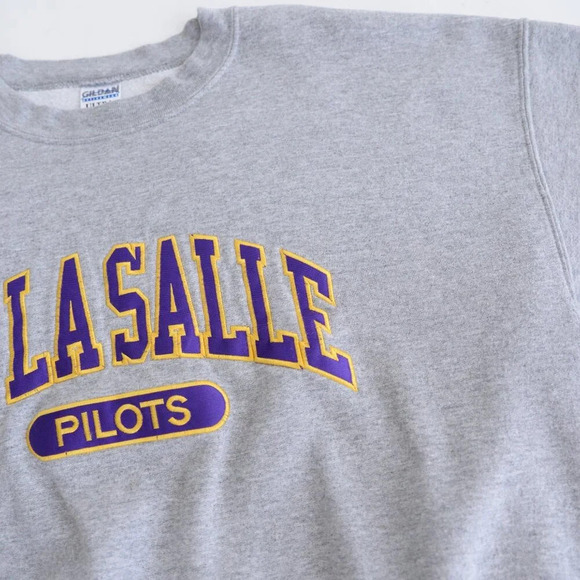 VTG Gildan  Delasalle Pilots Embroidered Purple Gray Collegiate Crewneck Sweater - Picture 6 of 9